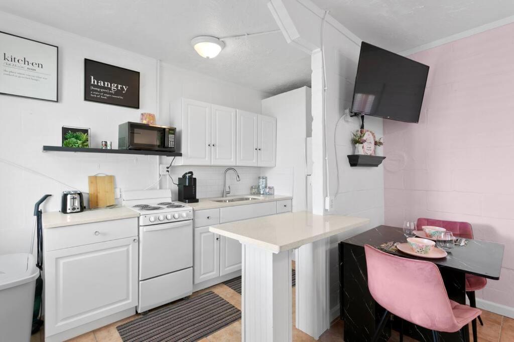 Апартаменты The Pink Oasis Waterfront 1 Bed Apt Тампа Экстерьер фото
