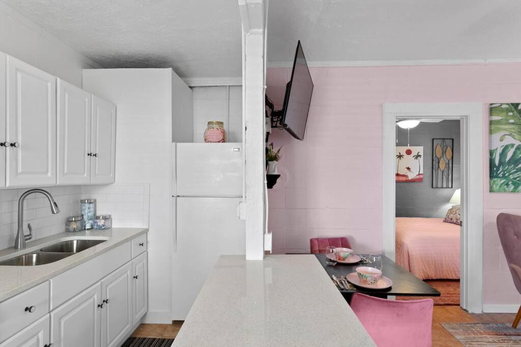 Апартаменты The Pink Oasis Waterfront 1 Bed Apt Тампа Экстерьер фото
